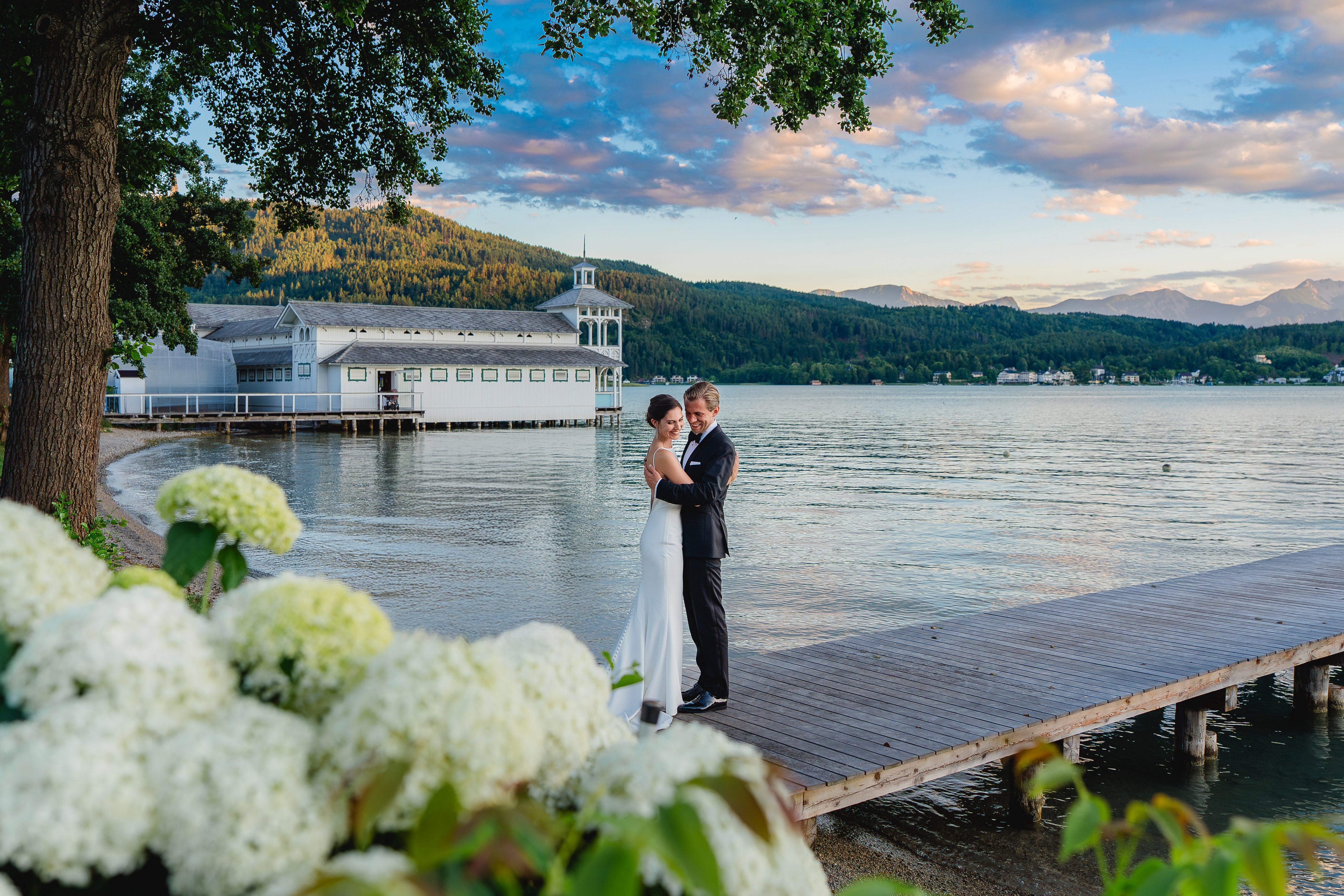 Brautpaar am Bootssteg am Wörthersee