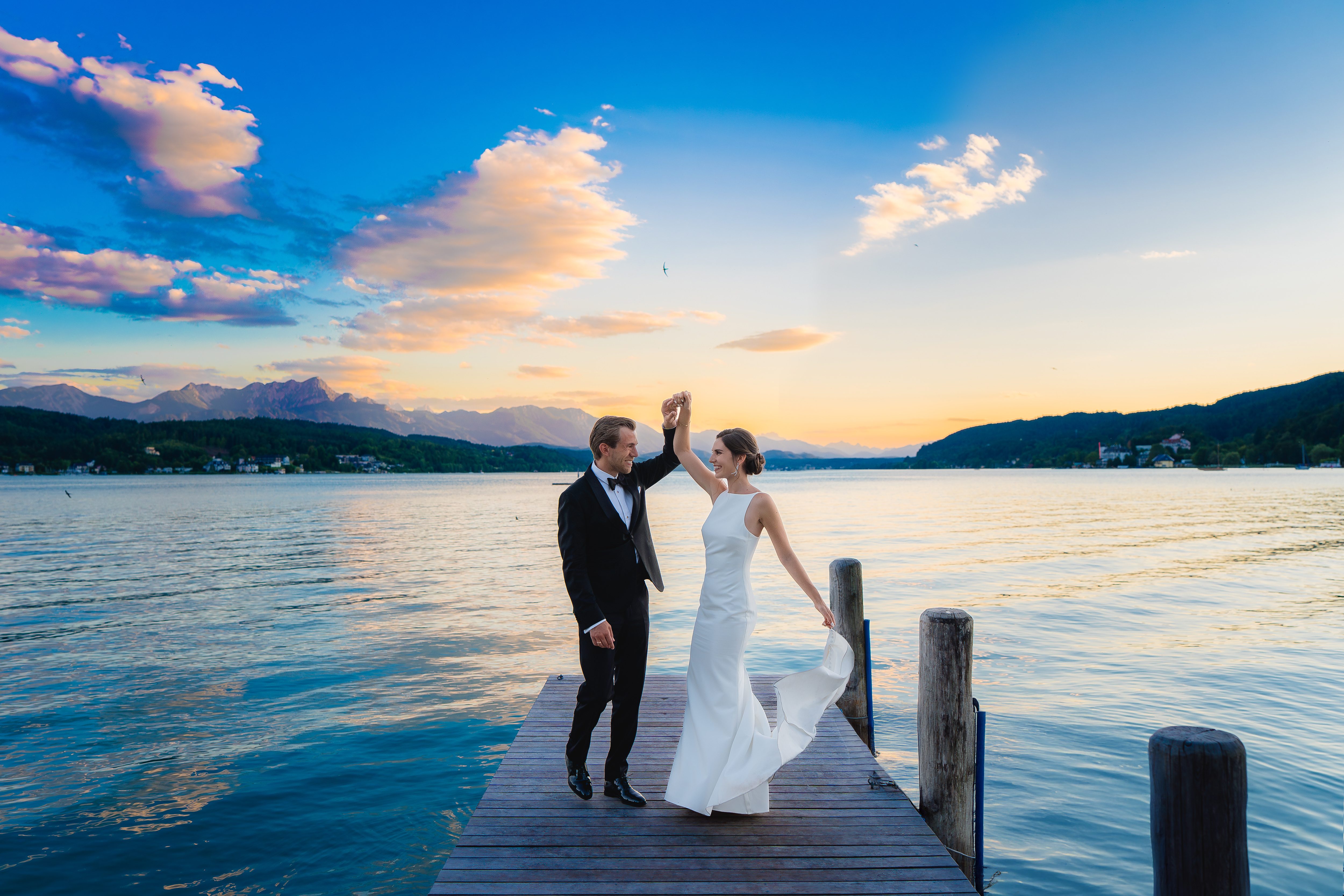 Brautpaar am Steg über dem Wörthersee