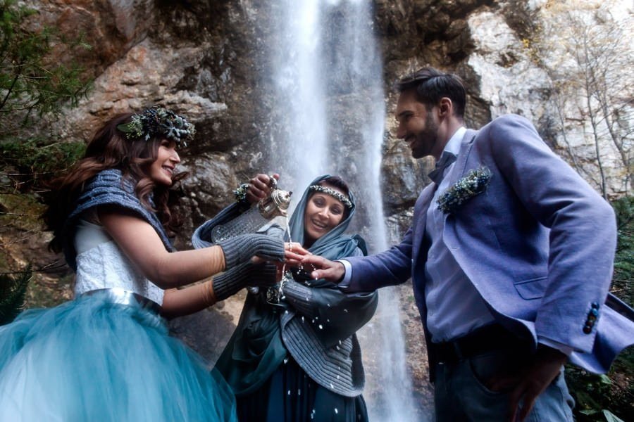 Hochzeit beim Wasserfall